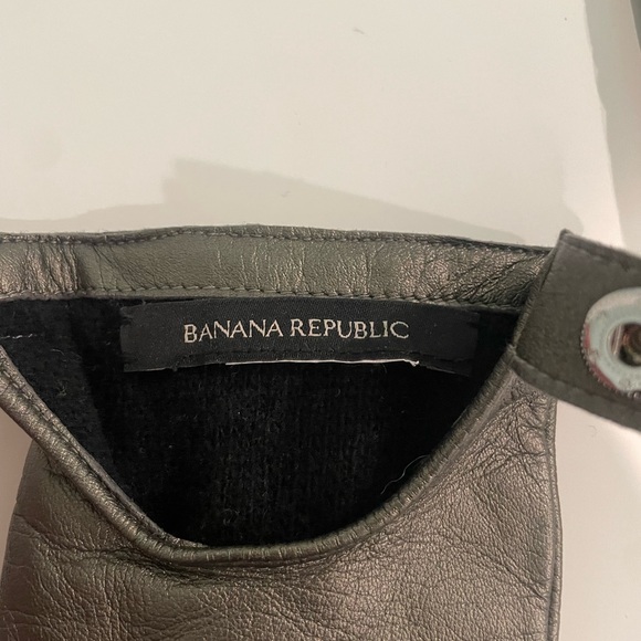 Banana Republic Silver Leather Gloves lined with Black Cashmere - Picture 3 of 4